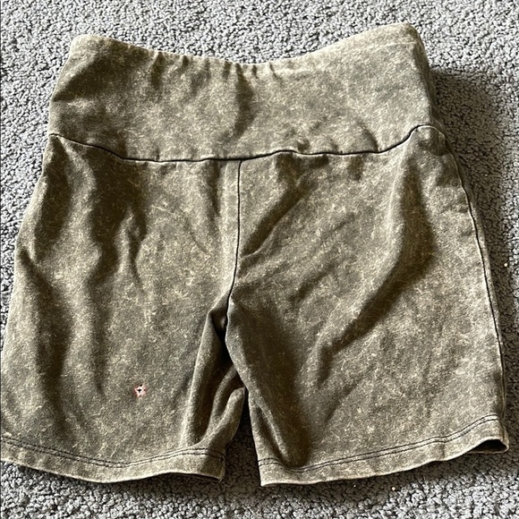 More Than Magic Gray Shorts with Wide Waistband and Soft Texture - Picture 2 of 4